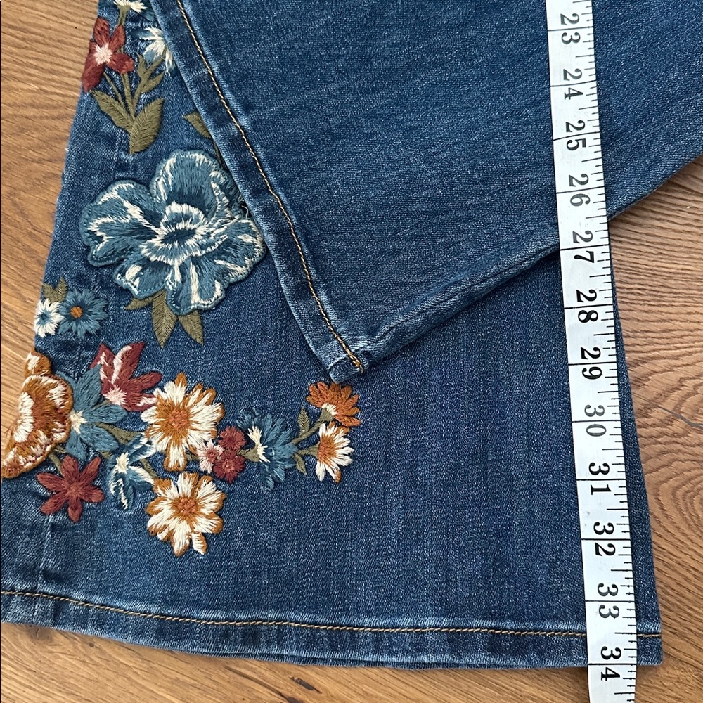 NWT DRIFTWOOD Blue Floral Embroidered Flare Jeans - Picture 9 of 9